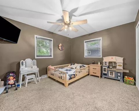 Bedroom - 7456 N River Rd, Byron, IL 61010 photo 4 of 4