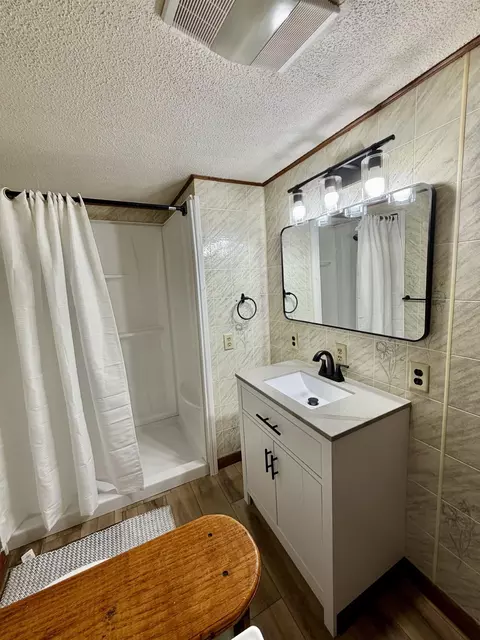 Bath - 5303 Riverview Rd, Thomson, IL 61285 photo 1 of 2