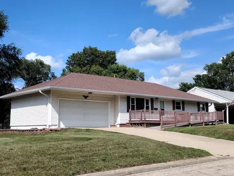 Exterior - 312 E 11th St, Pecatonica, IL 61063 photo 2 of 4