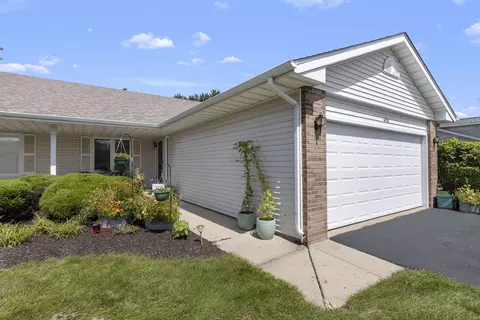 6456 Oak Crest Ln, Loves Park, IL 61111