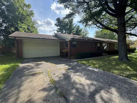 5213 Village Ct, Rockford, IL 61108