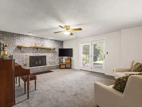 Living - 572 Baintree Rd, Lake Summerset, IL 61019 photo 2 of 2