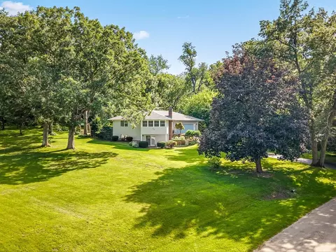 Exterior - 572 Baintree Rd, Lake Summerset, IL 61019 photo 6 of 13