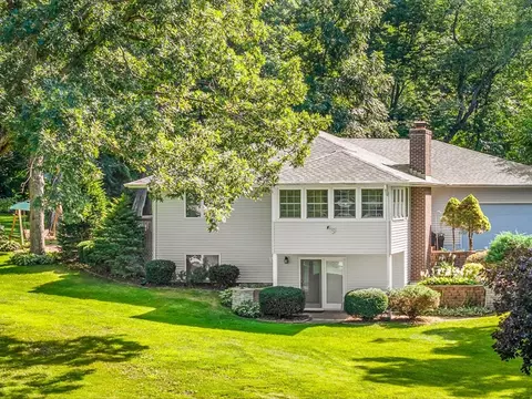 Exterior - 572 Baintree Rd, Lake Summerset, IL 61019 photo 7 of 13