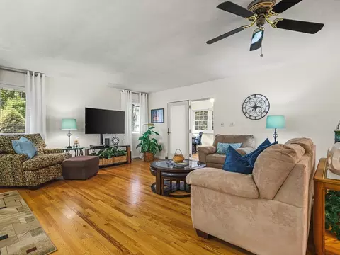Living - 572 Baintree Rd, Lake Summerset, IL 61019 photo 1 of 2
