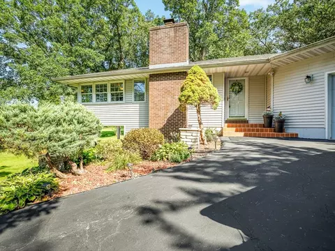 Exterior - 572 Baintree Rd, Lake Summerset, IL 61019 photo 2 of 13