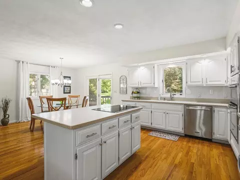 Kitchen - 572 Baintree Rd, Lake Summerset, IL 61019 photo 3 of 5