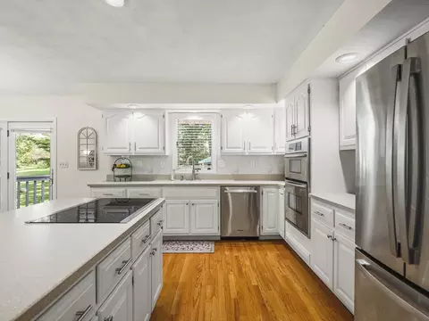 Kitchen - 572 Baintree Rd, Lake Summerset, IL 61019 photo 4 of 5
