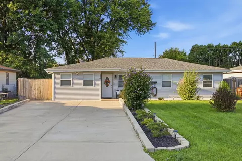 110 Marquette Rd, Machesney Park, IL 61115