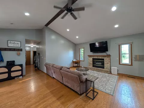 Living - 1782 Darby Ln, Lake Summerset, IL 61019 photo 1 of 2