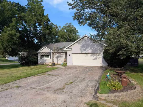 Exterior - 1782 Darby Ln, Lake Summerset, IL 61019 photo 3 of 7