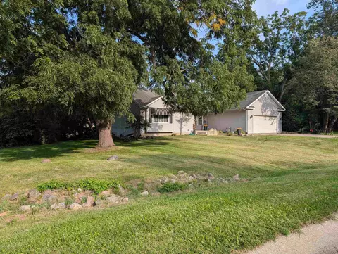 Exterior - 1782 Darby Ln, Lake Summerset, IL 61019 photo 2 of 7