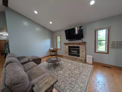 Living - 1782 Darby Ln, Lake Summerset, IL 61019 photo 2 of 2