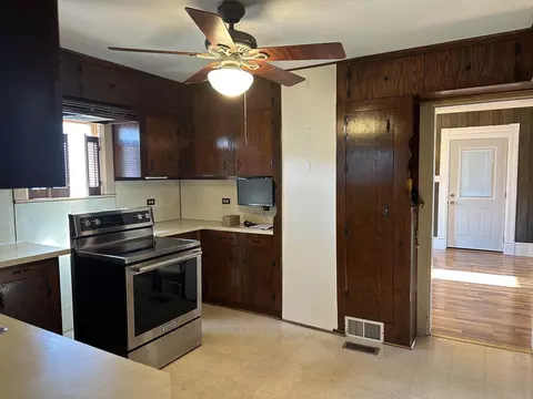 Kitchen - 638 W Ringold, Freeport, IL 61032 photo 1 of 2