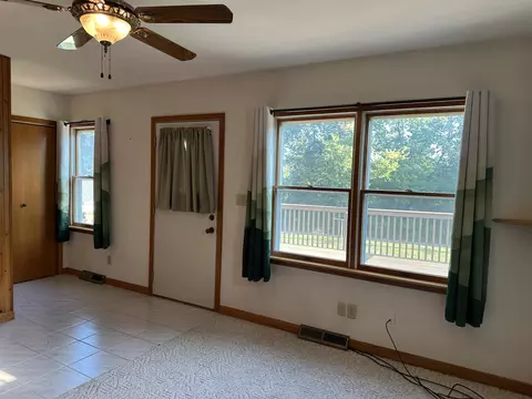 Living - 638 W Ringold, Freeport, IL 61032 photo 9 of 9