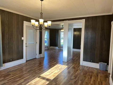 Dining - 638 W Ringold, Freeport, IL 61032 photo 1 of 1