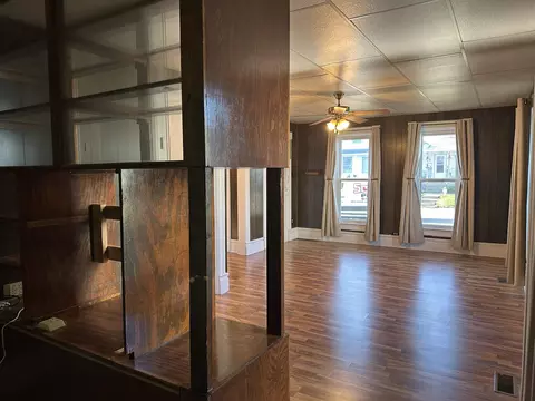 Living - 638 W Ringold, Freeport, IL 61032 photo 5 of 9