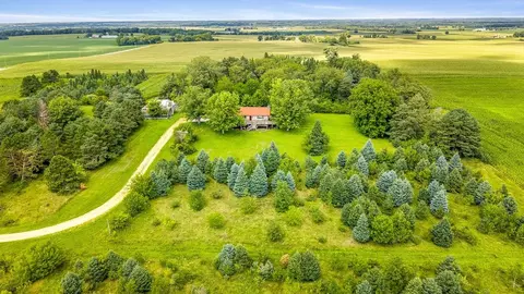 9455 N Meridian Rd, Rockton, IL 61072