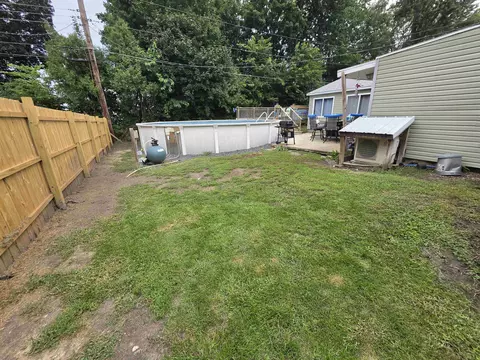 Exterior - 808 Tomahawk Dr, Ottawa, IL 61350 photo 5 of 7