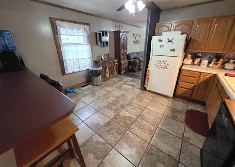 Kitchen - 808 Tomahawk Dr, Ottawa, IL 61350 photo 4 of 5