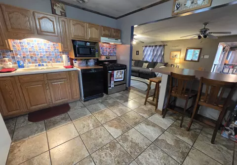 Kitchen - 808 Tomahawk Dr, Ottawa, IL 61350 photo 3 of 5