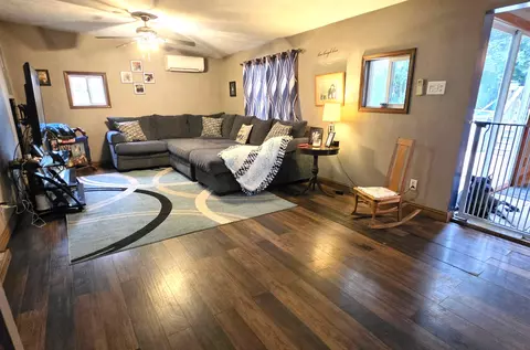 Living - 808 Tomahawk Dr, Ottawa, IL 61350 photo 5 of 11