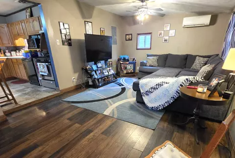 Living - 808 Tomahawk Dr, Ottawa, IL 61350 photo 7 of 11