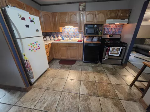 Kitchen - 808 Tomahawk Dr, Ottawa, IL 61350 photo 5 of 5