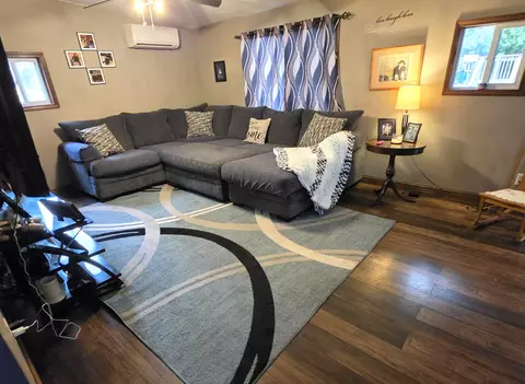 Living - 808 Tomahawk Dr, Ottawa, IL 61350 photo 4 of 11