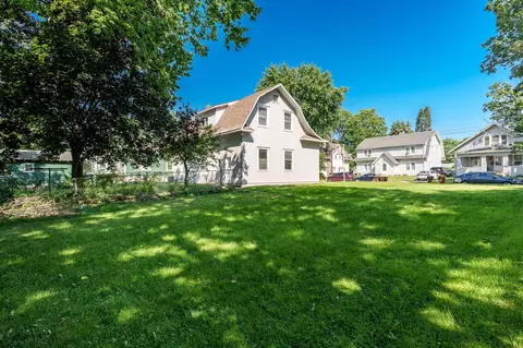 Exterior - 103 E Roosevelt St, Freeport, IL 61032 photo 7 of 10