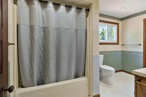 Bath - 103 E Roosevelt St, Freeport, IL 61032 photo 1 of 3