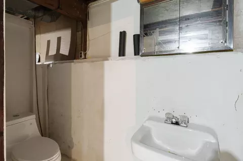 Bath - 103 E Roosevelt St, Freeport, IL 61032 photo 3 of 3
