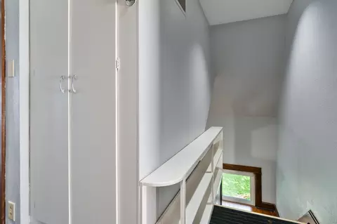 Entry Way - 103 E Roosevelt St, Freeport, IL 61032 photo 4 of 5