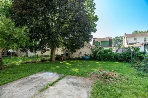 Exterior - 103 E Roosevelt St, Freeport, IL 61032 photo 4 of 10