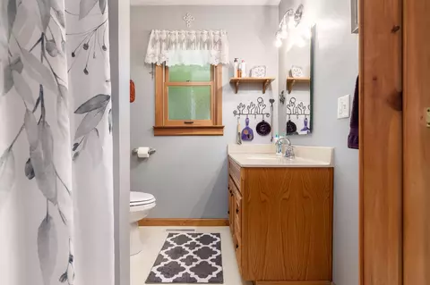 Bath - 3709 Renfro Rd, Cherry Valley, IL 61016 photo 1 of 2