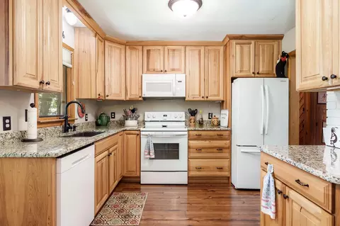 Kitchen - 3709 Renfro Rd, Cherry Valley, IL 61016 photo 4 of 6