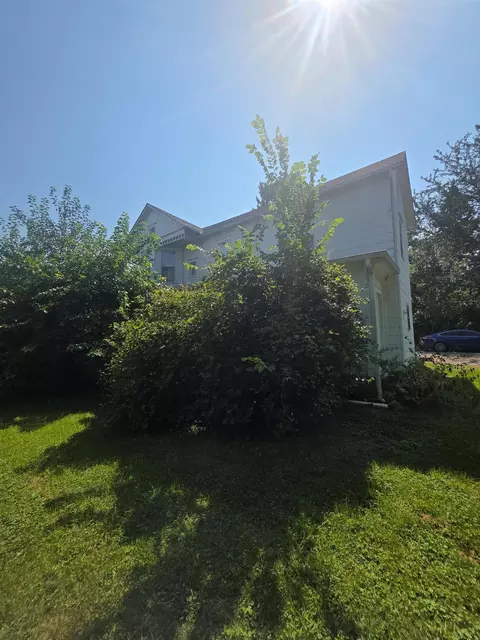 Exterior - 1110 S Oak, Freeport, IL 61032 photo 1 of 4