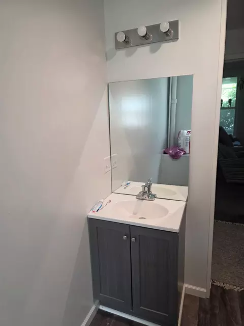 Bath - 1110 S Oak, Freeport, IL 61032 photo 1 of 3