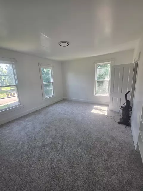 Bedroom - 1110 S Oak, Freeport, IL 61032 photo 4 of 7