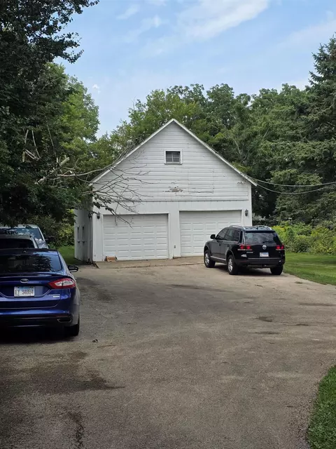Exterior - 1110 S Oak, Freeport, IL 61032 photo 3 of 4