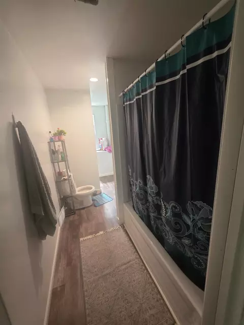 Bath - 1110 S Oak, Freeport, IL 61032 photo 2 of 3