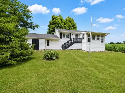 Exterior - 437 E 11th St, Pecatonica, IL 61063 photo 7 of 10