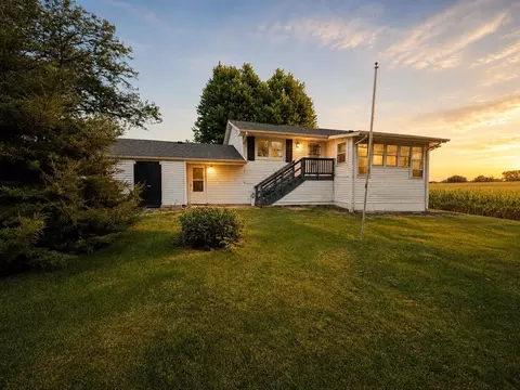 Exterior - 437 E 11th St, Pecatonica, IL 61063 photo 6 of 10