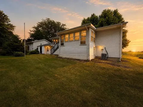 Exterior - 437 E 11th St, Pecatonica, IL 61063 photo 8 of 10