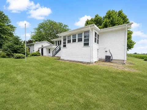 Exterior - 437 E 11th St, Pecatonica, IL 61063 photo 9 of 10