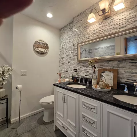 Bath - 712 Westmore Rd, Davis, IL 61019 photo 2 of 3