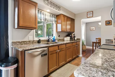 Kitchen - 648 Alamo Dr, Freeport, IL 61032 photo 2 of 3