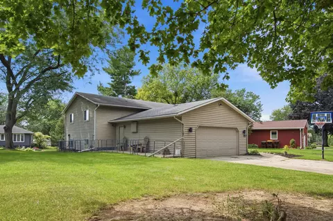 Exterior - 648 Alamo Dr, Freeport, IL 61032 photo 5 of 6