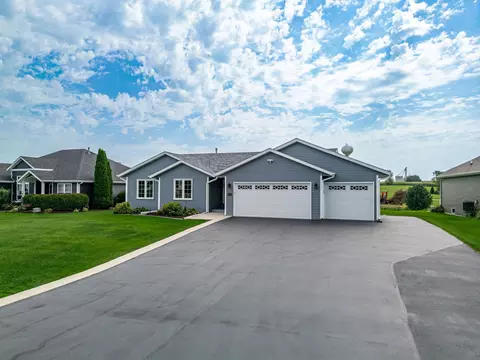 Exterior - 1702 Lorimar Dr, Durand, IL 61024 photo 2 of 7