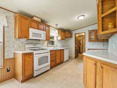 Kitchen - 2134 Iris Ave, Belvidere, IL 61008 photo 3 of 5